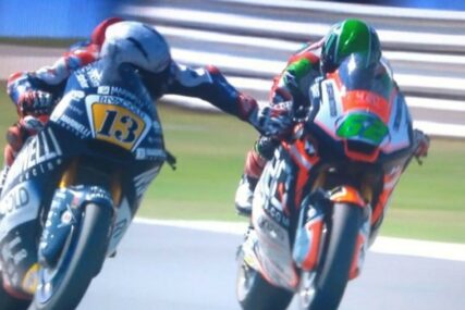 MOTO SVIJET U NEVJERICI Pri brzini od 200 na sat rivalu STISNUO KOČNICU (VIDEO)