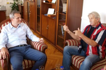 Ljubivoje Ršumović u Banjaluci: "Moramo više pažnje da posvetimo ČITANJU da nam djeca RASTU UZ KNJIGU"