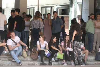 ISTRAŽUJEMO Koliko VRIJEDE DIPLOME u Srpskoj: Fakultet završe, naučeno ne znaju da primjene
