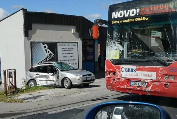 NESREĆA U SARAJEVU Sudarili se autobus javnog prevoza i automobil na Barama