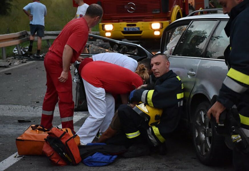 Broj žrtava u RUŠENJU šestospratnice u Istanbulu porastao, a pojavio se i SNIMAK rušenja zgrade (VIDEO)