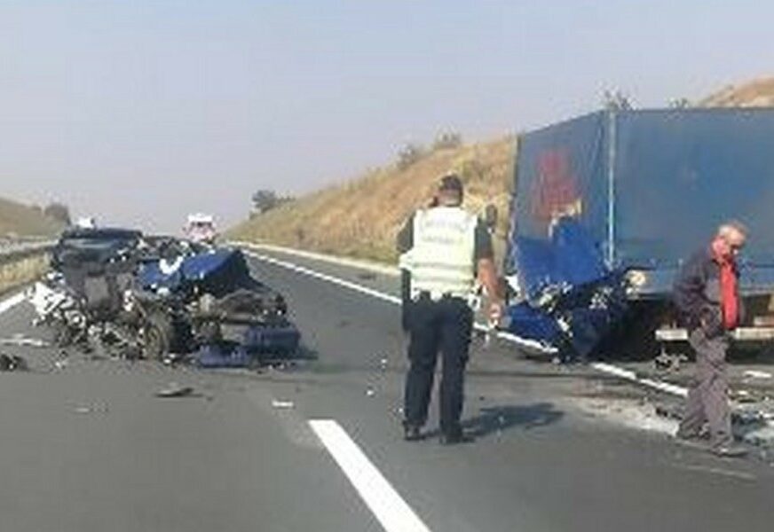 JOŠ JEDNA NESREĆA Kod Beške sudar „golfa“ i kamiona, ima povrijeđenih