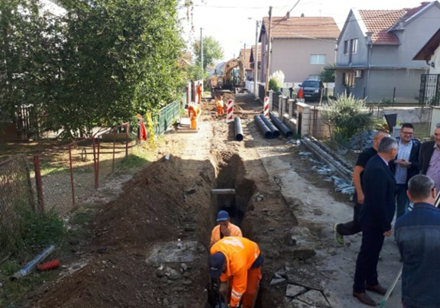 RADOVI BI TREBALO DA TRAJU 15 DANA Za obnovu Krfske ulice u Brčko distriktu uloženo 115.000 KM
