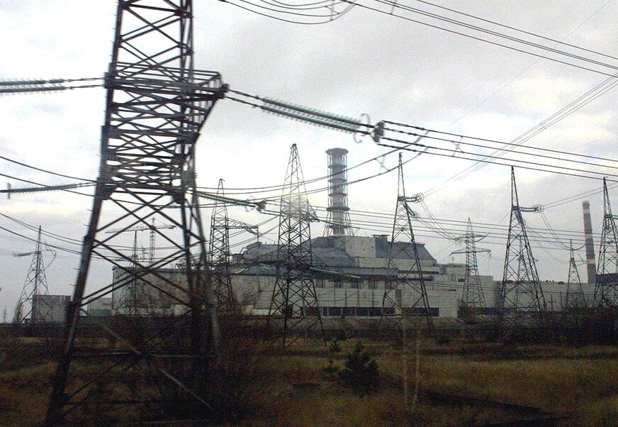 MARINA SA KĆERKAMA ŽIVI U SRCU RADIJACIJE Iz Donbasa došle u Černobilj, same UZGAJAJU HRANU, imaju internet, ali ne i PITKU VODU