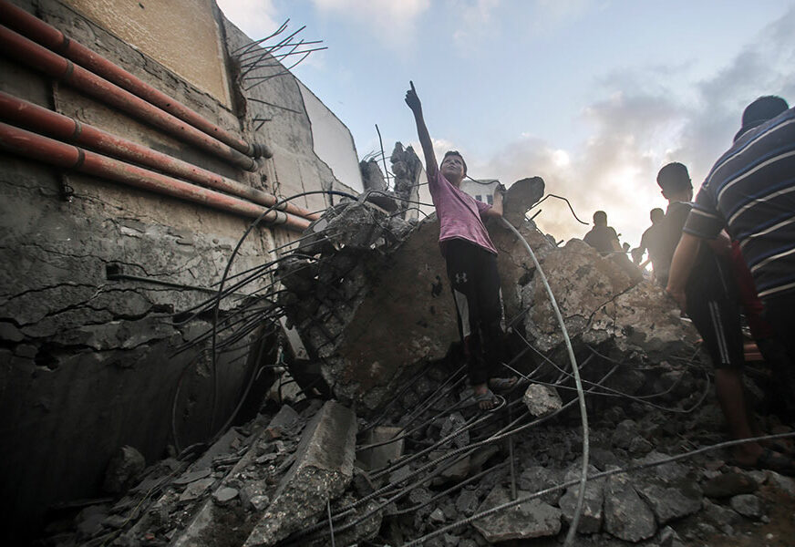 ODJEKUJU EKSPLOZIJE Izraelska vojska izvodi napade na ciljeve Hamasa u Gazi