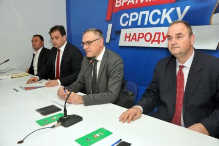 "SUD NASILNO MIJENJA USTAVNI POREDAK" Iz SDS tvrde da stranci bez zakonskog osnova određuju praznovanje važnih datuma