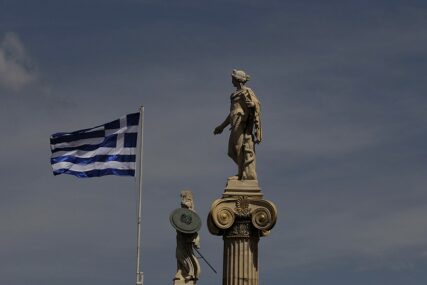 DRAMA U GRČKOJ Anarhisti razbijali izloge banaka i prodavnica