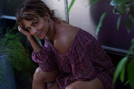 “SADA SVE ZNATE” Lijepa glumica potvrdila vezu sa muzičarem NEOBIČNOM OBJAVOM (FOTO)