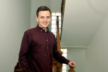 SRPSKAINFO PREDSTAVLJA NAJBOLJE STUDENTE Igor je na petoj godini medicine, a njegov prosjek ocjena je NEVJEROVATAN