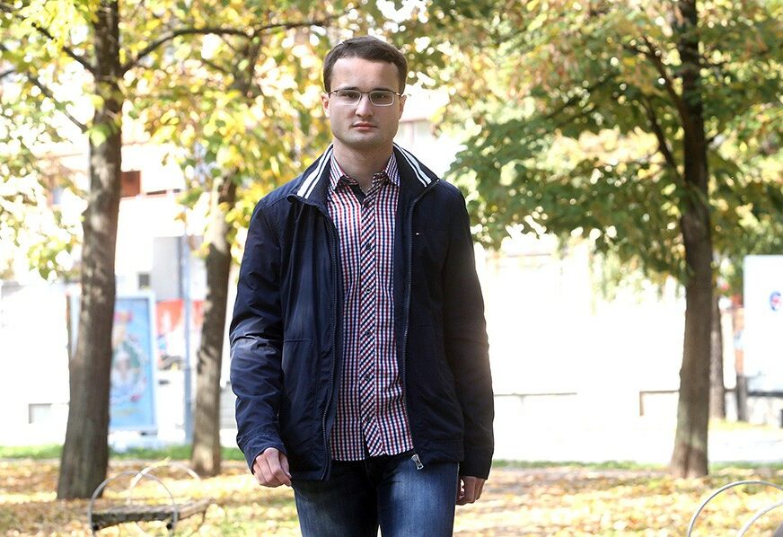 SRPSKAINFO PREDSTAVLJA NAJBOLJE STUDENTE Igorov indeks je PUN DESETKI, a za njega napuštanje Srpske NE DOLAZI U OBZIR