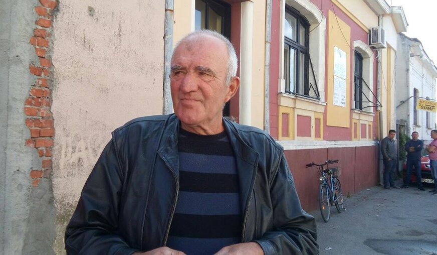 "ŽENA I DJECA SU NA BIRAČKOM SPISKU, A MENE NEMA" U Brčkom živi 55 godina i redovno glasa, a sad mu treba HRPA PAPIRA da to dokaže