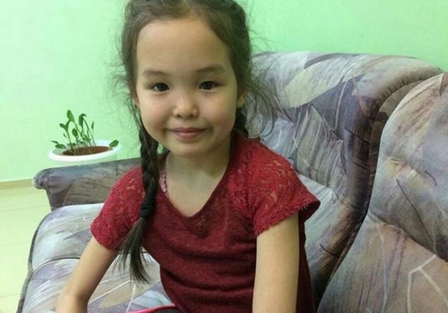 SADA JE ZVIJEZDA RUSIJE Karina je imala samo četiri godine kada se izgubila, s psom je preživjela 14 dana u sibirskoj divljini (FOTO)
