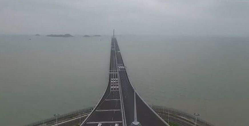 OTVOREN NAJDUŽI MOST PREKO MORA Građevina duga 55 KILOMETARA povezuje Hongkong, Makao i kontinent Kine (VIDEO)