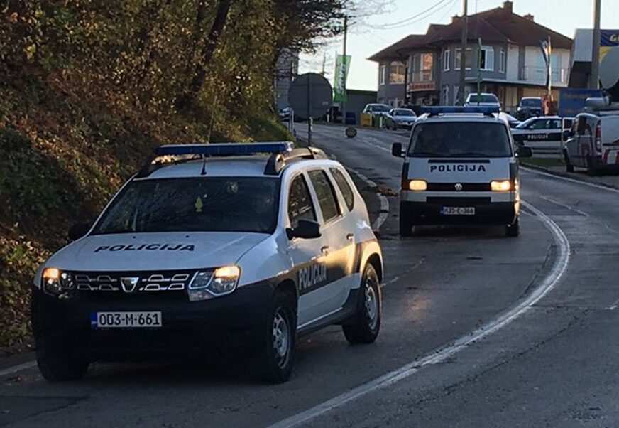 Policija zatekla 10 SKRIVENIH LJUDI: Vozač uhapšen zbog krijumčarenja