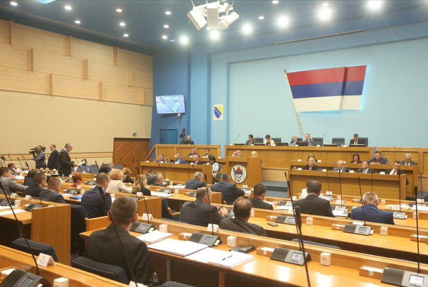 SVAKI ČETVRTI POSLANIK ŠEF Ko od novih parlamentaraca Srpske dolazi s rukovodeće pozicije u javnom sektoru
