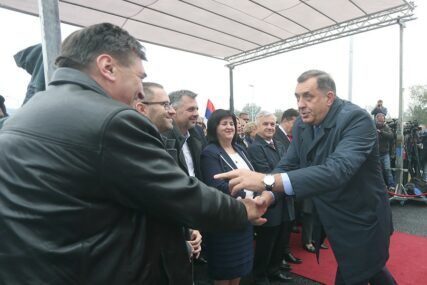 DESNICA U KOALICIJU SA LJEVICOM Lideri stranaka ne mare za IDEOLOGIJU