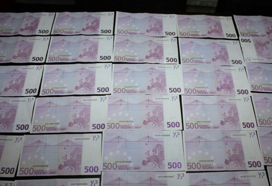 VELIKA AKCIJA MUP TUZLANSKOG KANTONA Zaplijenjeno skoro MILION MARAKA, uhapšeno sedam osoba