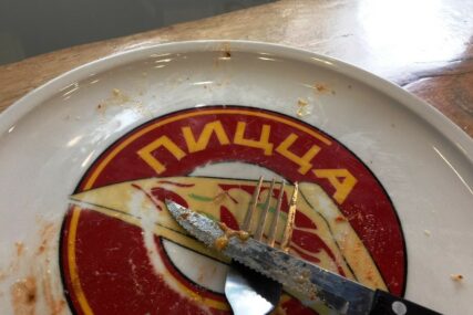 NEOBIČNI ČUVARI ĆIRILICE Banjalučka pekara italijanski specijalitet predstavlja na domaći način