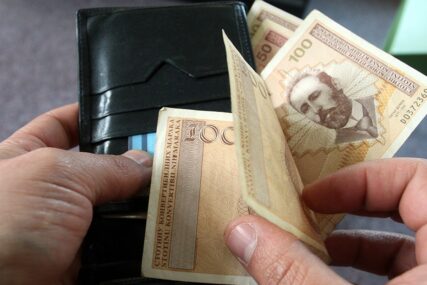 Decembarski prosjek u Srpskoj 1.038 KM: Posljednja plata u godini ponovo najviša