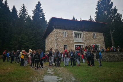 Planinari iz Srpske i FBiH na 10. "Sletu planinara": Trebević okupio veliki broj zaljubljenika u prirodu