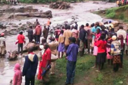NAKON OBILNIH PADAVINA U poplavama i klizištima u Ugandi poginulo 16 osoba