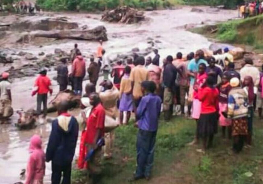 NAKON OBILNIH PADAVINA U poplavama i klizištima u Ugandi poginulo 16 osoba