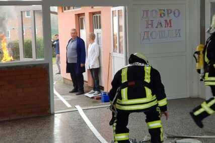 Pokazna vježba u slučaju požara u školi u Bukovici Velikoj kod Doboja