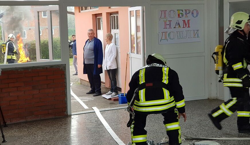 Pokazna vježba u slučaju požara u školi u Bukovici Velikoj kod Doboja
