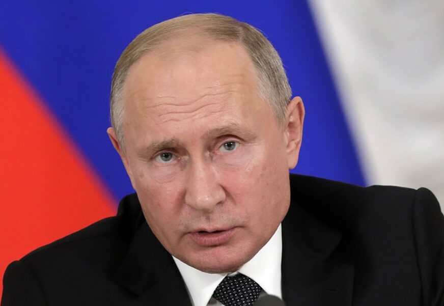 LIDERA NIKO NIJE ZAUSTAVLJAO Putin morao da prođe kroz detektor za metal koji je GLASNO ZAPIŠTAO
