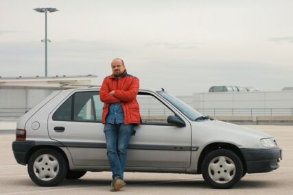 Reper Vojko izdao novi singl "Kako to?": Ko je sabotirao hrvatski narod (VIDEO)