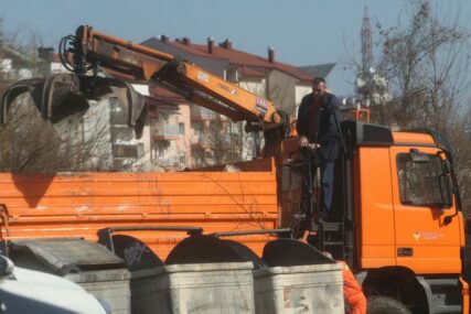 "Svaki kontejner je imenovan sa vrstom otpada koja će da se odlaže u njega" U Banjaluci počelo proljećno uređenje grada