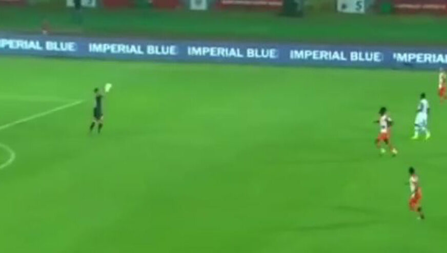 SMIJE MU SE ČITAV SVIJET Golman indijske ekipe napravio grešku koja se ne viđa često (VIDEO)