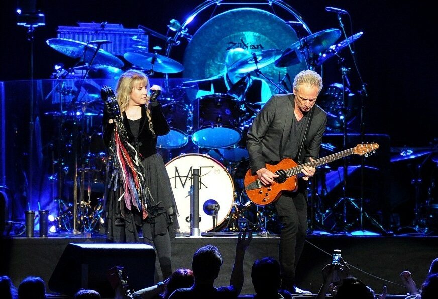 Lindzi Bakingem TUŽI “Fleetwood Mac”: Slavni gitarista NA SUDU zbog izbacivanja iz vlastitog benda