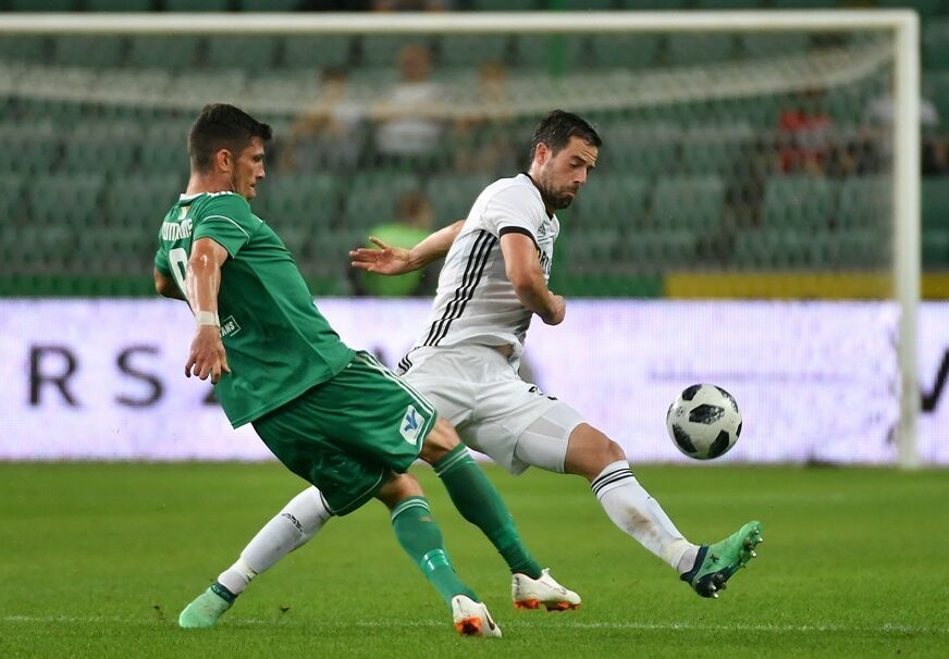SJAJAN GOL Štoper pogodio sa gotovo pola terena
