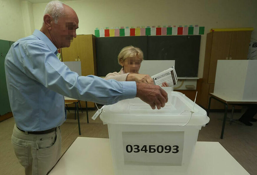 INCIDENT U BANJALUCI Na jednom izbornom mjestu nije počelo brojanje glasova