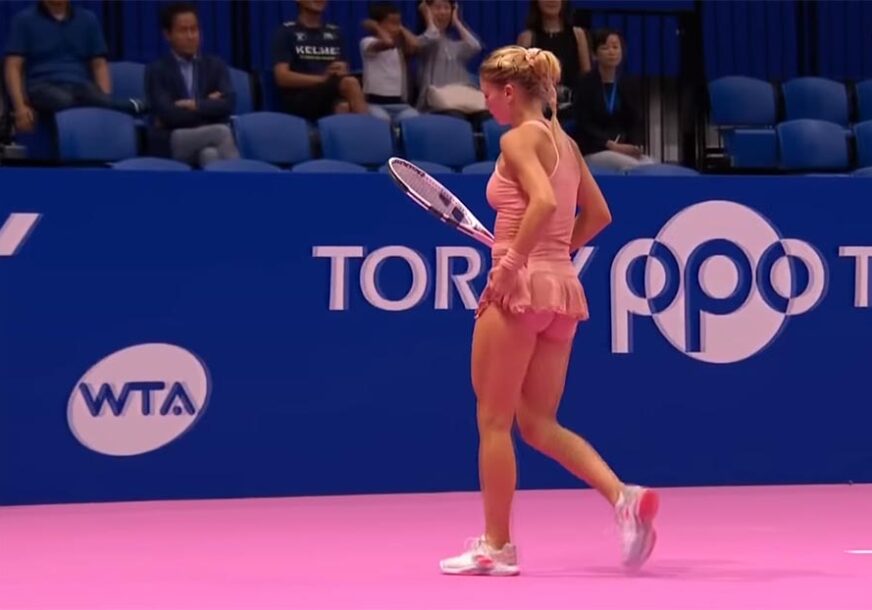 KOGA BRIGA ZA TENIS Publiku zanimalo da li je Italijanka GOLA izašla na teren (FOTO, VIDEO)