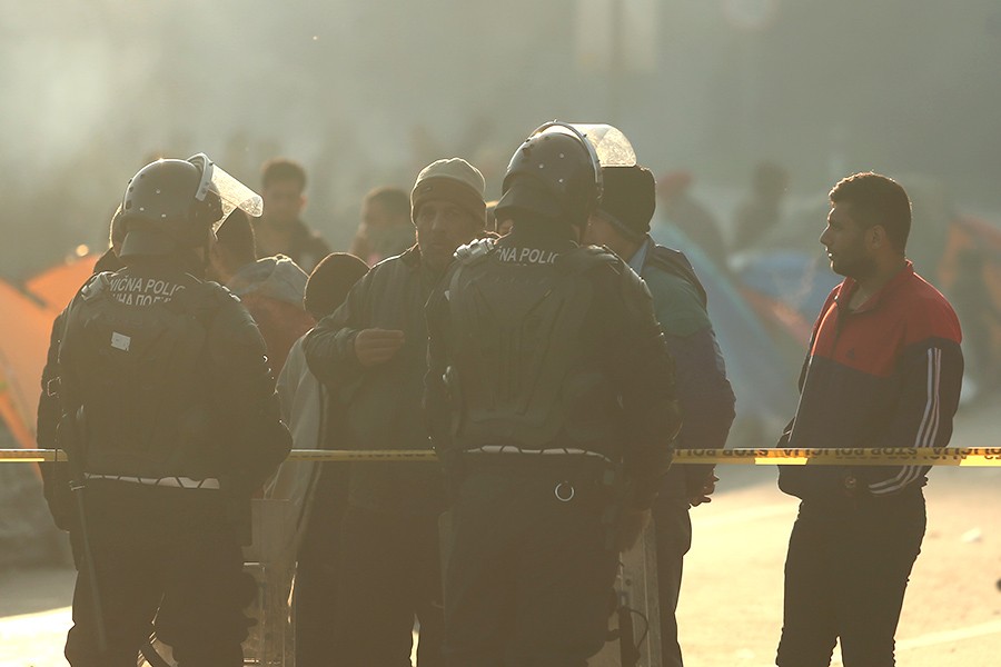 INCIDENT NA GRANICI Policija Hrvatske prebacila 18 povrijeđenih migranata na teritoriju BiH? 