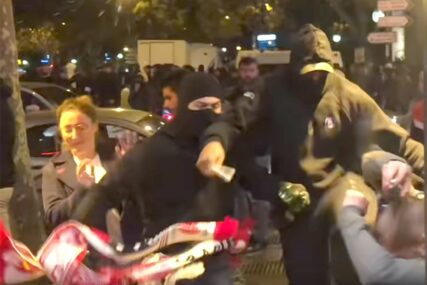 NOVE SCENE UŽASA Navijači PSŽ-a tukli “delije” NOGOM U GLAVU, kaiševima, stolicama... (VIDEO)