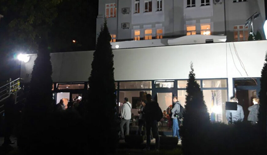 “IDI U SDP” Novinarka Patrije IZVRIJEĐANA u centrali SDA