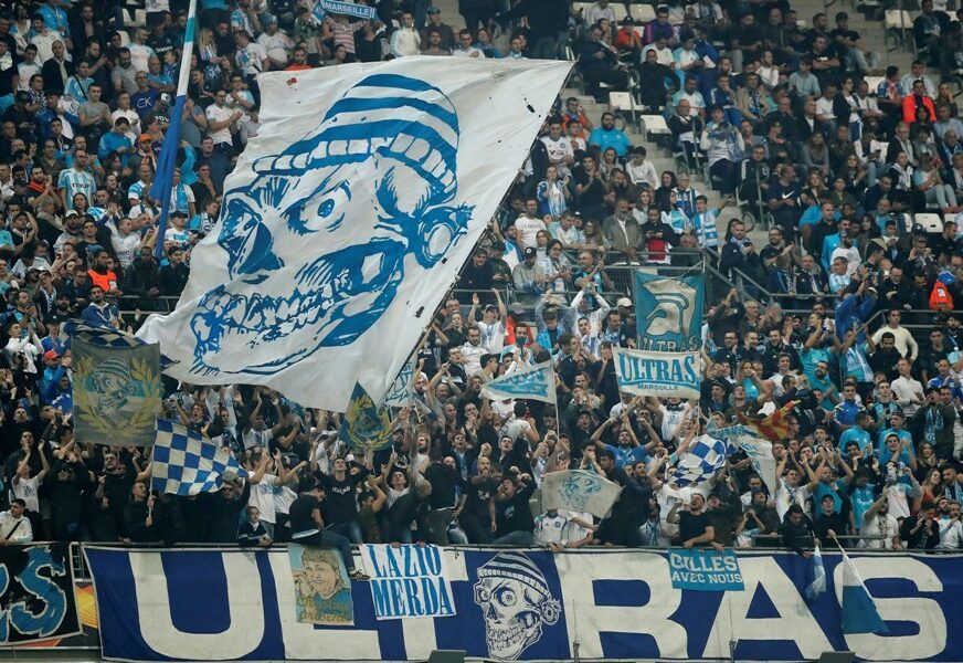 NEREDI U MARSEJU Kamenovan bus Lacija