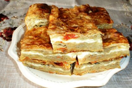 PITA U KOLORU Krompiruša s AJVAROM mekana kao duša