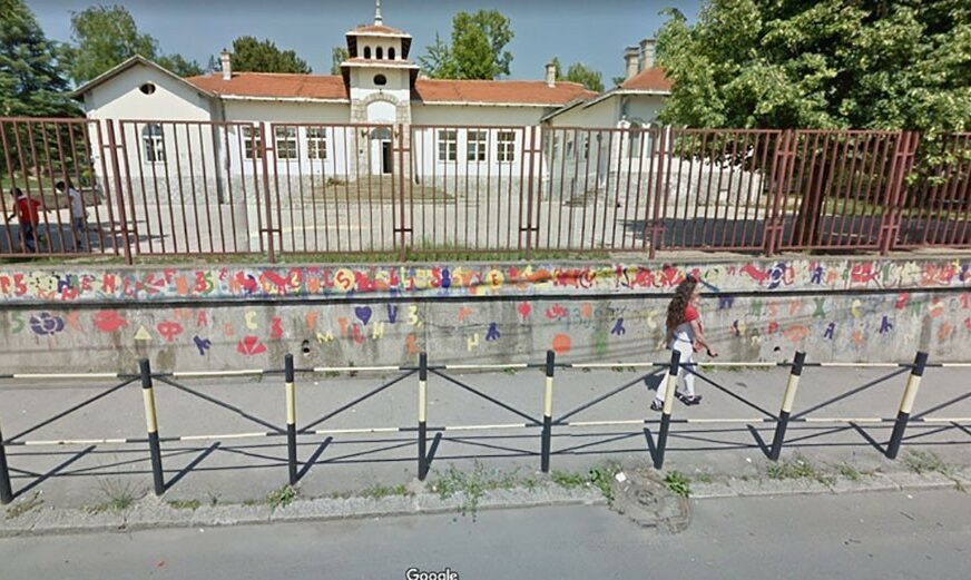 POKUŠAJ OTMICE Ćelavi muškarac probao djevojčicu (11) da uvuče u vozilo na putu do škole