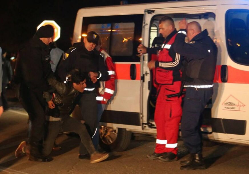 NEMIRI U PRIHVATNOM CENTRU Povrijeđen migrant u tuči, u toku pretresi