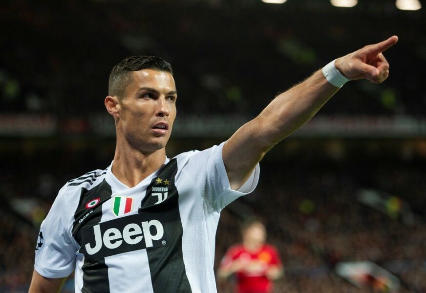 NEOBIČAN IZAZOV Skočio kao Ronaldo i zaradio HILJADU FUNTI (VIDEO)