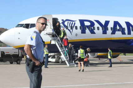OPET SMANJUJU BROJ LINIJA "Rajaner" obustavlja letove u septembru i oktobru iz Banjaluke