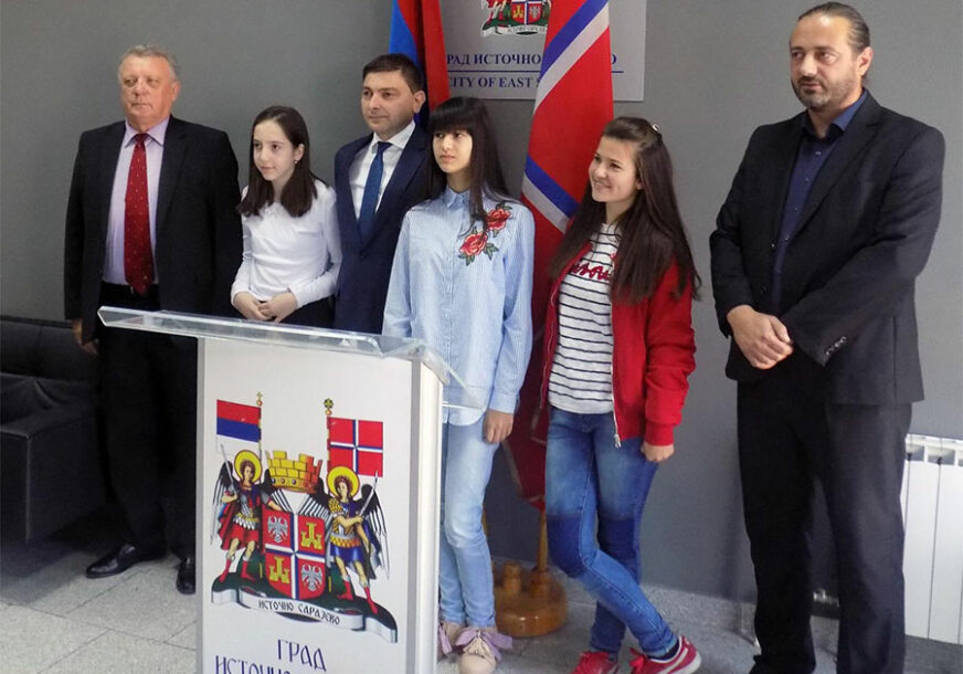 TALENAT ZA PET PLUS Najljepše pismo napisala Sara Knežević (14), simpatije žirija osvojila RIJEČIMA O ŽIVOTINJAMA