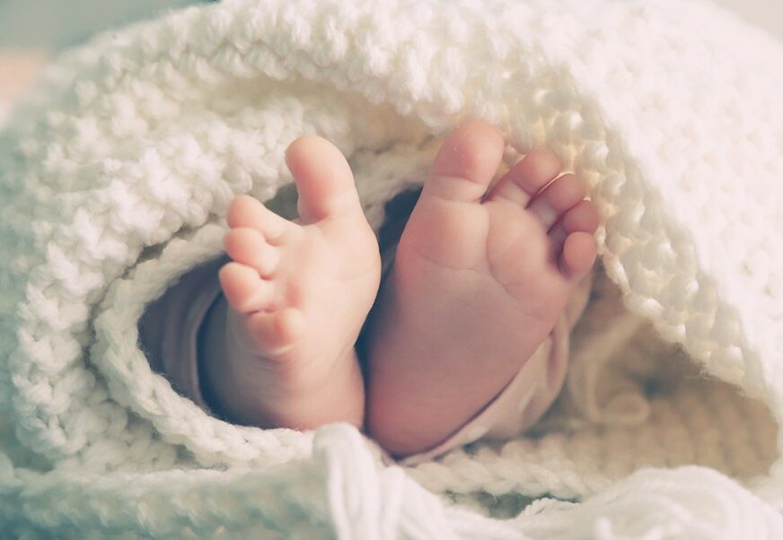 NEVJEROVATNO Rođena beba od skoro šest kilograma (FOTO)