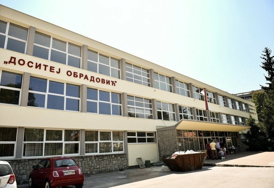 SREĐIVANJE VRIJEDNO DVA MILIONA Obnovljeno 15 škola u Banjaluci, radovi traju na još četiri