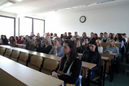 Banjalučkim studentima podijeljeno po 200 evra iz Njemačke
