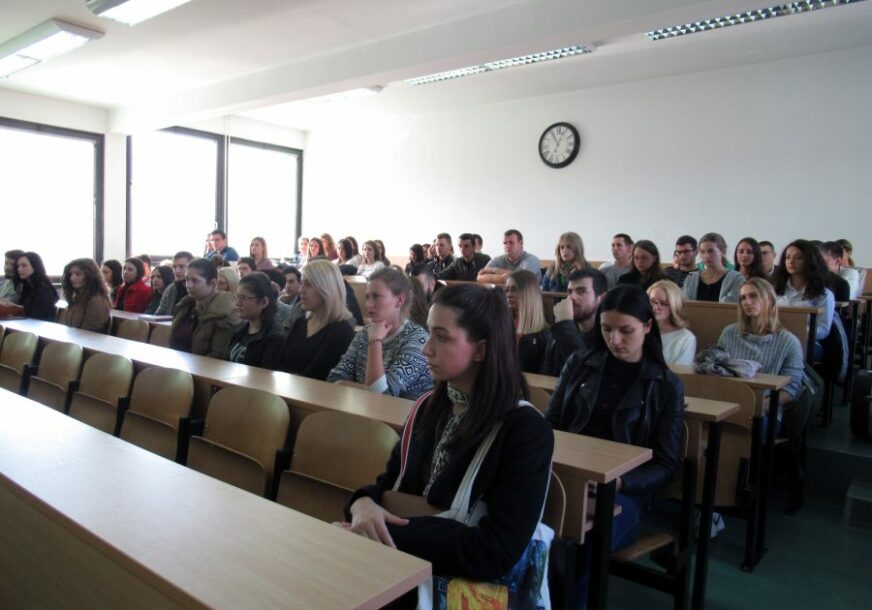 Banjalučkim studentima podijeljeno po 200 evra iz Njemačke